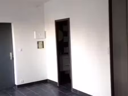 location appartement t1 à landerneau (29800) : à louer t1 / 31m² landerneau