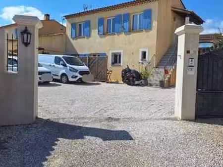 location appartement 3 pièces meublé aux arcs (83460) : à louer 3 pièces meublé / 60m² les