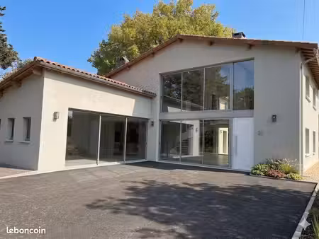 maison 5 pièces 196 m²