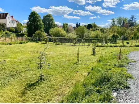 a 80o m du pont de vichy bellerive   terrain 1000 m2 viabisés dans un écrin de verdure