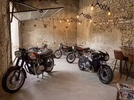emplacement/stationnement moto - grange