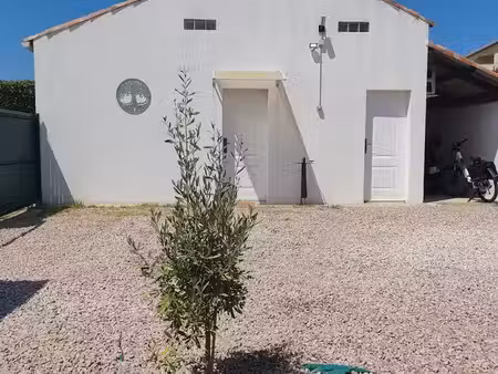t2 meublé climatisé 44m² - terrasse + parking fermé - afa