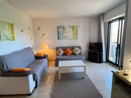 2 p meublé avec balcons et garage