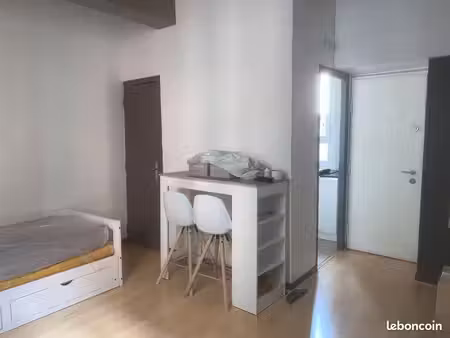 joli studio 20m2 dans bel immeuble rue damiette