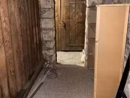 cave saine et dallée – 8 m² – 80 /mois