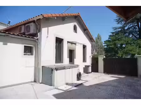 à vendre maison impeccable avec extérieur convivial lyon
