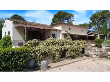 le thoronet  villa luxueuse située sur 2 200 m² avec un garage de 100 m²