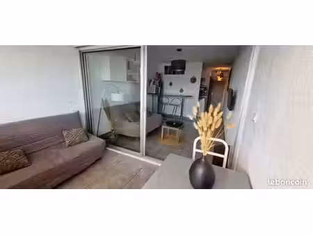 location studio climatisee meublee avec parking vue mer
