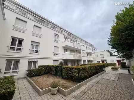 f2 avec terrasse à louer  centre mantes la jolie « rue strasbourg »