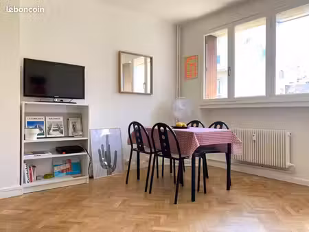 grand t1 meublé 39 m² avec balcon et vue – réformés canebière