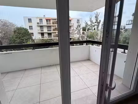 location appartement avec terrasse et place de parking sécurisée / marseille 13012 - bois 
