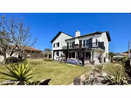 maison avec jardin proche à la plage