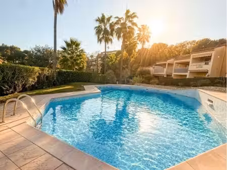 charmante maison mitoyenne avec jardin et piscine à villeneuve-loubet