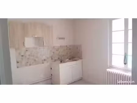 location f1 vide (possibilité meubles si demande)