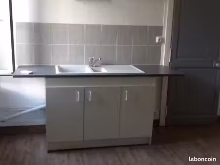 t2 a louer 50 m2 deux chambres centre bauge en anjou libre