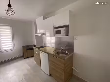 loue t1 / f1 meublé proche compiègne. 24.5m²
