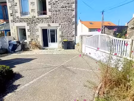 maison de ville/ meublée/parking/wifi