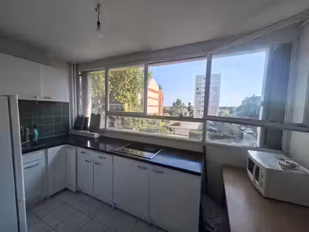 chambre lumineuse de 10 m² meublée à toulouse