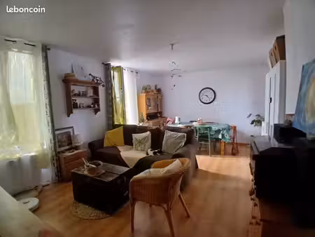 appartement f3 de 70 m2 dans petit immeuble en excellent état et calme
