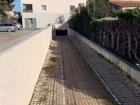 garage box route de la cadiere