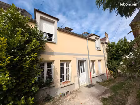 appartement f2 en rdc de 30m2 - centre-ville voulx - disponible immédiatement