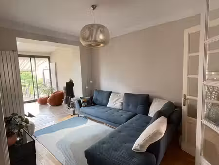 proche artem : grande maison meublée avec jardin et garage