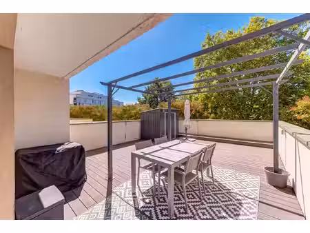 t3 avec exceptionnelle terrasse de 50m²