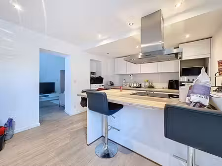 appartement au rez-de-chaussée avec terrasse