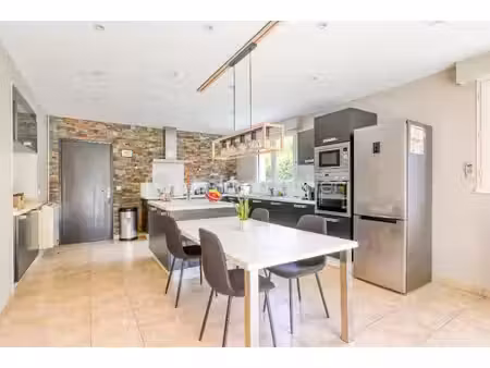 demeure de 270 m² à maze
