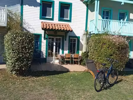 maison 45 m2 à vendre dans joli domaine arboré avec piscine collective