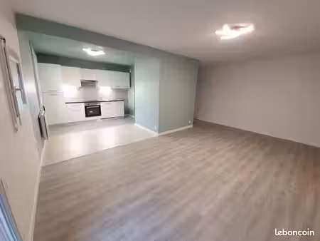 appartement t3 rénové 69 m2 en centre ville + parking fermé