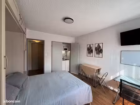 studio parking privé quartier recherché