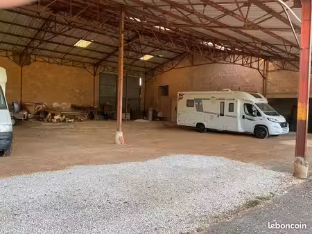 location place parking couvert