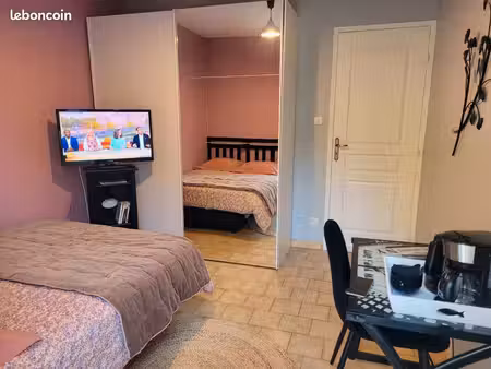 chambre meublée indépendante avec parking