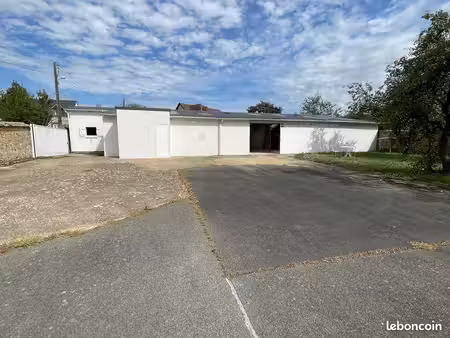 bâtiment sécurisé 270m2 à louer