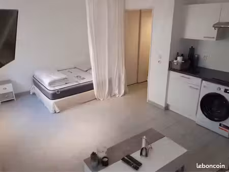 location meublée bail d'un an renouvelable -- antibes résidence parc antibea-- libre au 4 