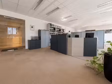 evere – bureaux de 157 m² + 4 parkings intérieurs