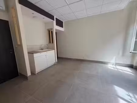 rougiers – a louer local professionnel 20 m²