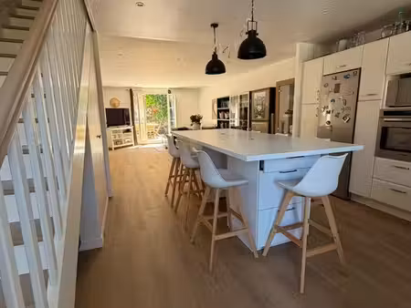 chambourcy centre - maison familiale 124 m² avec jardinet  terrasse  garage et borne élect