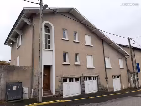grande maison familiale – 242 m² – 8 chambres – 3 garages