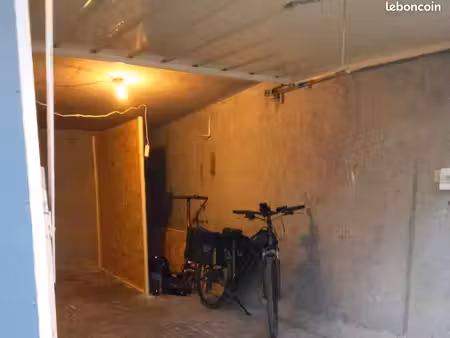 location tiers de garage/box fermé de plein pied (r-0) pour deux roues et stockage  avec é