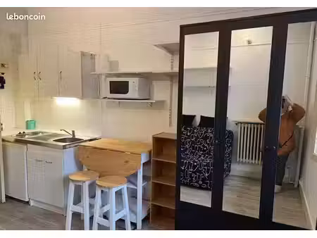 studio rénové meublé de 12 m² avec douche et wc