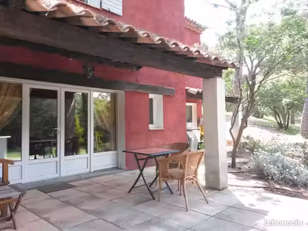 studio 30m² au calme dans pinède avec terrasse