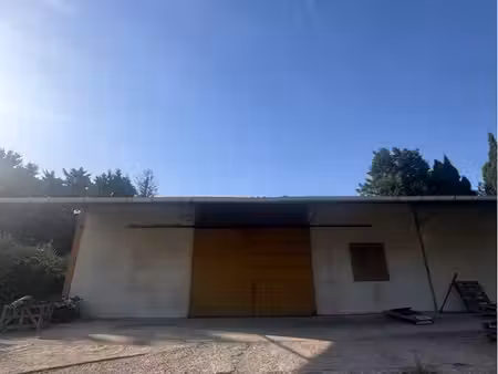 local / entrepôt / hangar de 200m2