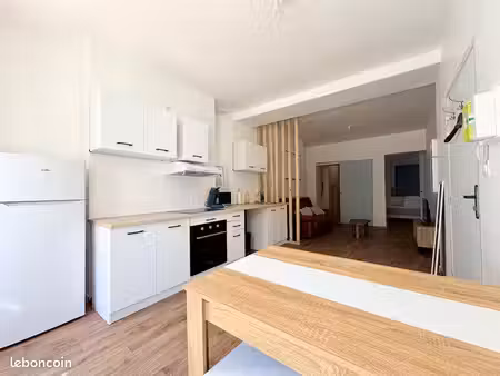 appartement t2 entièrement rénové — rez-de-chaussée & parking facile