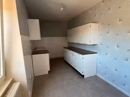 t4 a louer dans immeuble privé isle sur le doubs