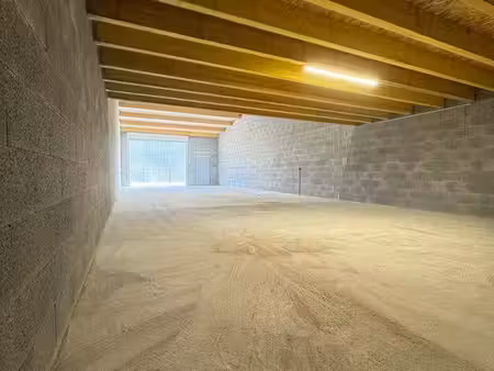 entrepôt 200m2