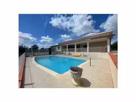propriété contemporaine 186 m² – piscine – terrain 4 556 m² –