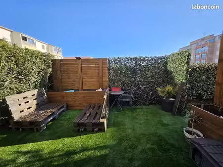 t2 rénové 37 m² + jardin privé 70 m² – fréjus climatisation • internet & eau compris • bur