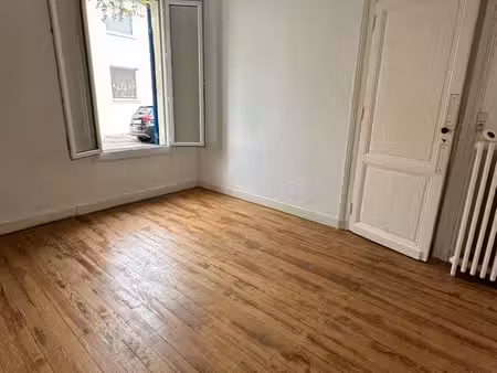 echoppe double de 65 m² + dépendance de 10m2